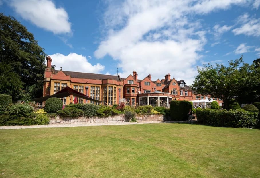 The Mount Hotel Exterior